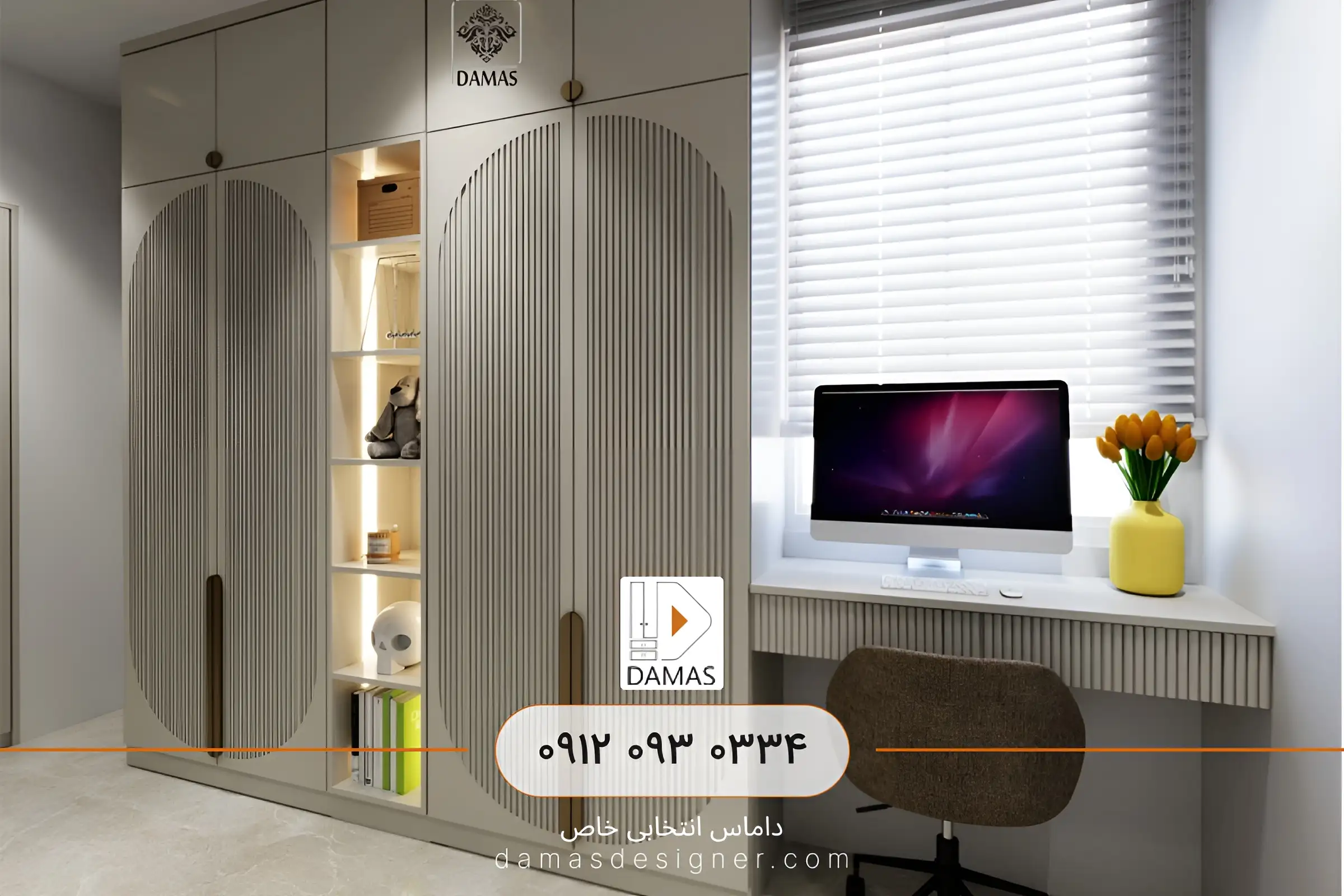 میز کار زیر پنجره اتاق خواب
